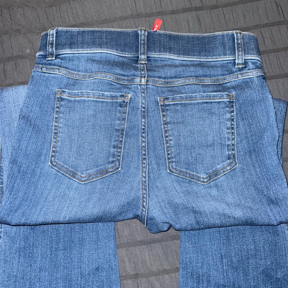 Spanx Shape EveryWear Flare Jeans size Small in Vintage Indigo - Picture 4 of 5